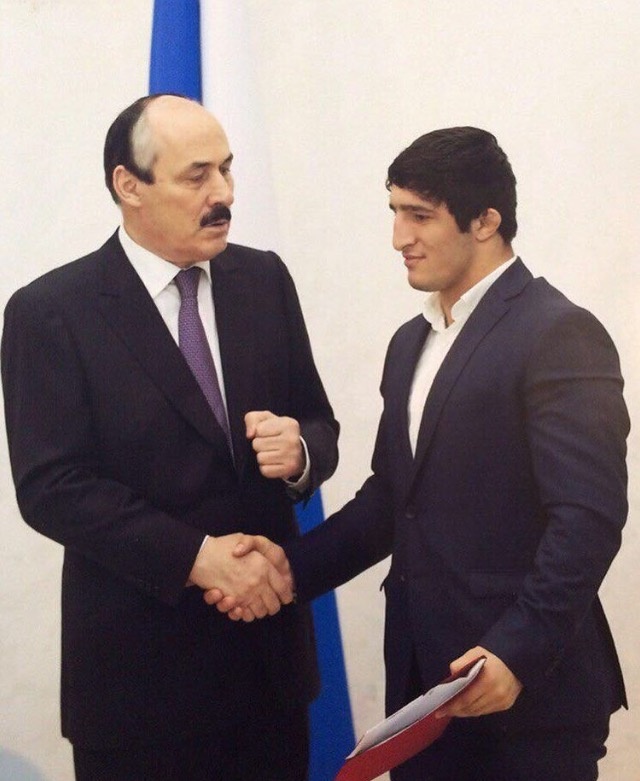 Глава Республики Дагестан пожелал удачи Абдулрашиду Садулаеву на предстоящем чемпионате мира в Париже